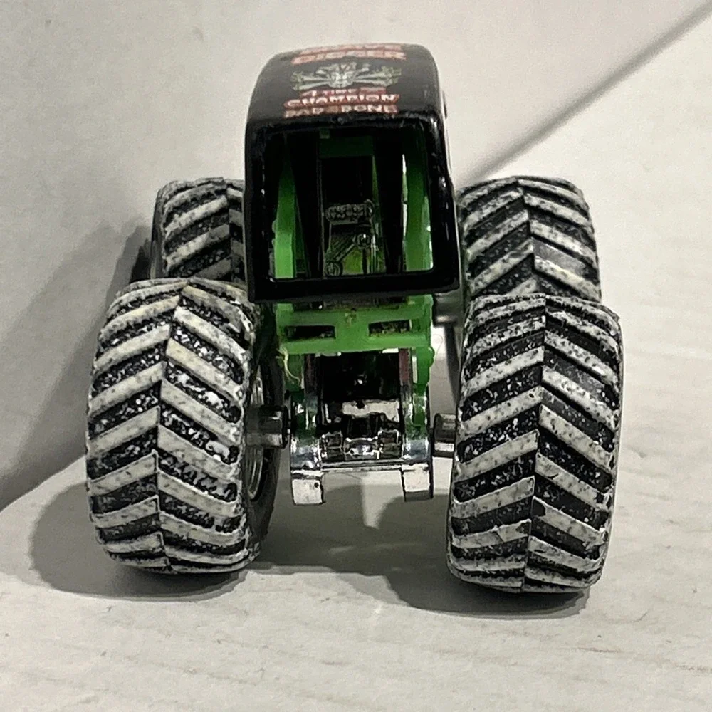 GRAVE DIGGER Monster Jam Hot Wheels Truck Christmas Collector Edition‎ RARE B3